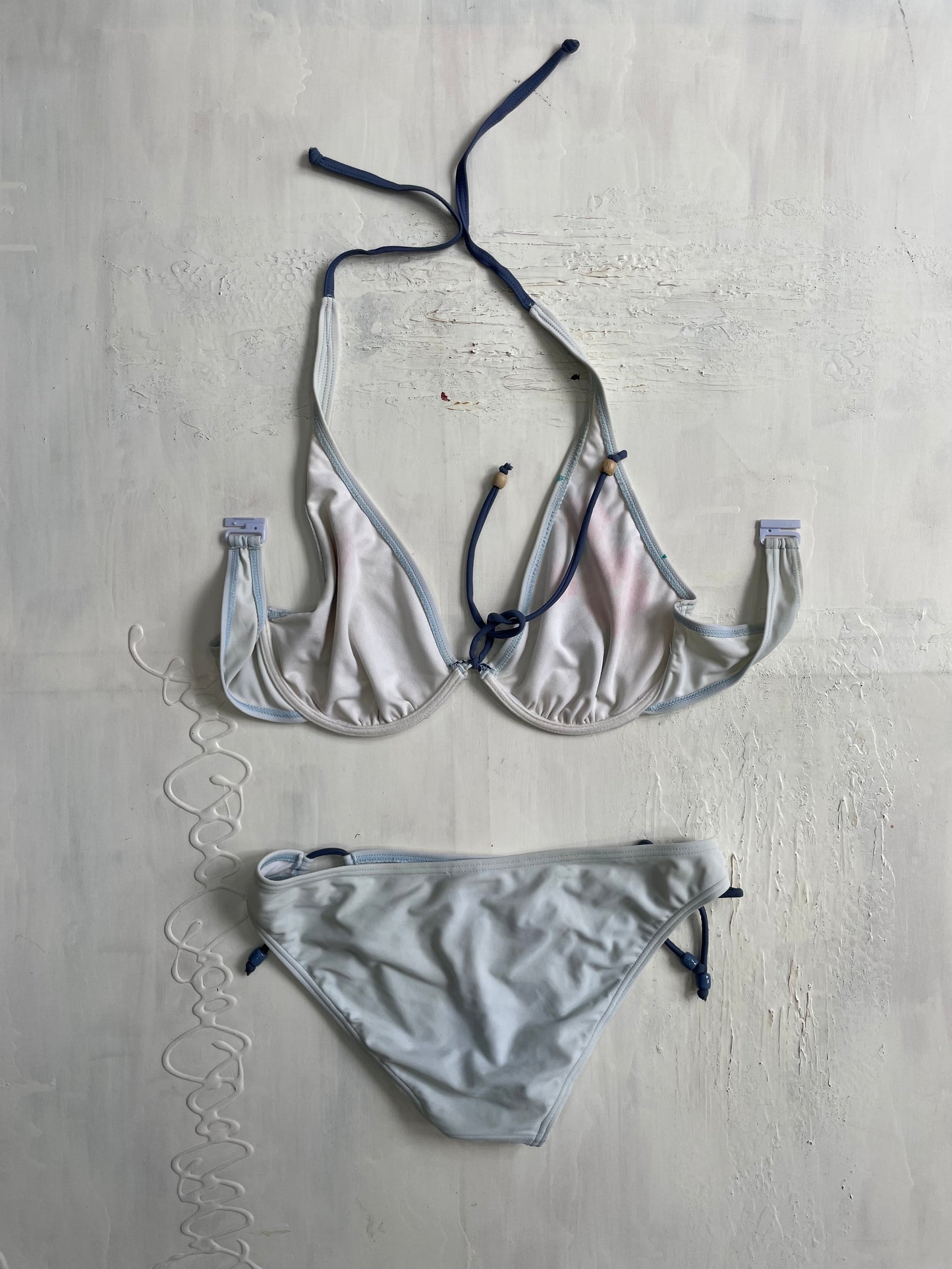 VINTAGE PICKS | large bikini set with graphic floral detailing