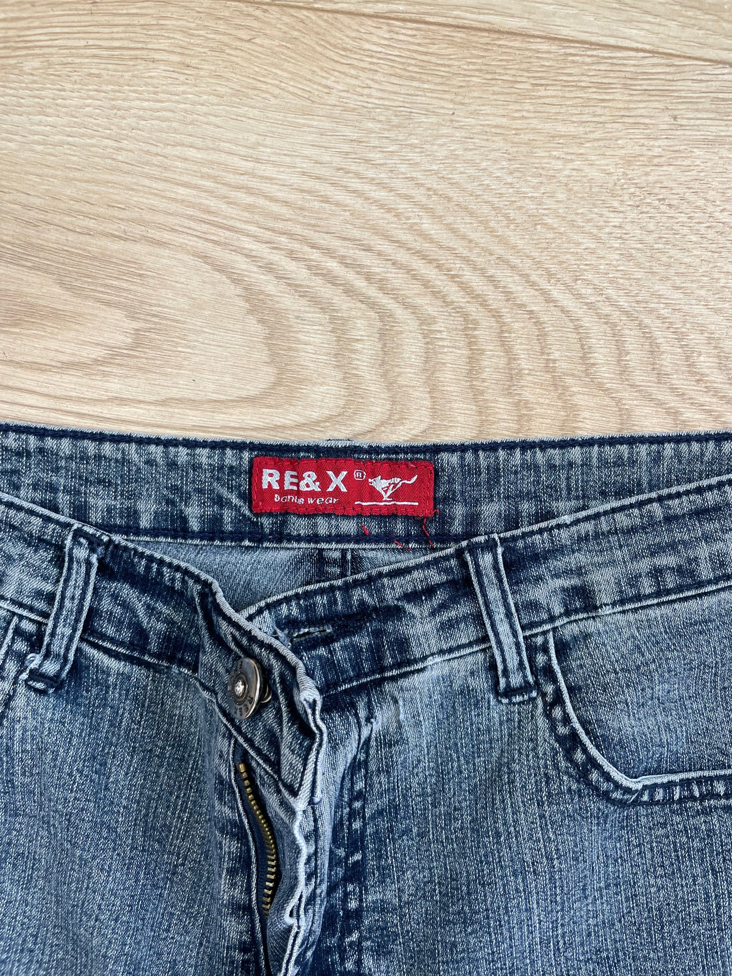 VINTAGE PICKS | small blue mid rise jeans with beaded detailing