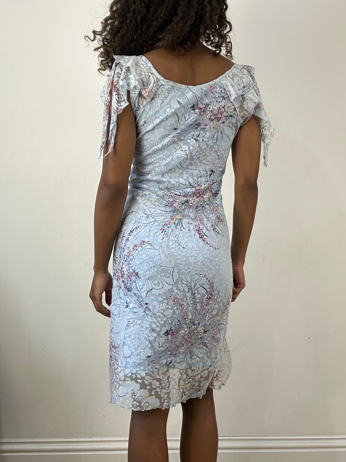 vintage edit thirty-four | small light blue midi dress with floral print