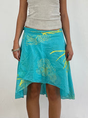 VINTAGE PICKS | taille: M · couleur: bleu · article: jupe · détails: asymétrique + lien latéral + plage
