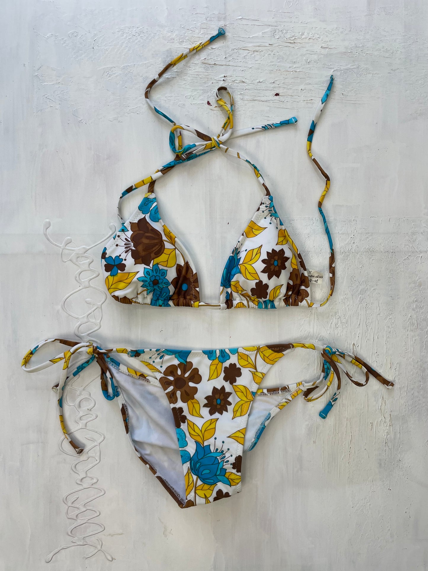 VINTAGE PICKS | small blue floral patterned bikini set