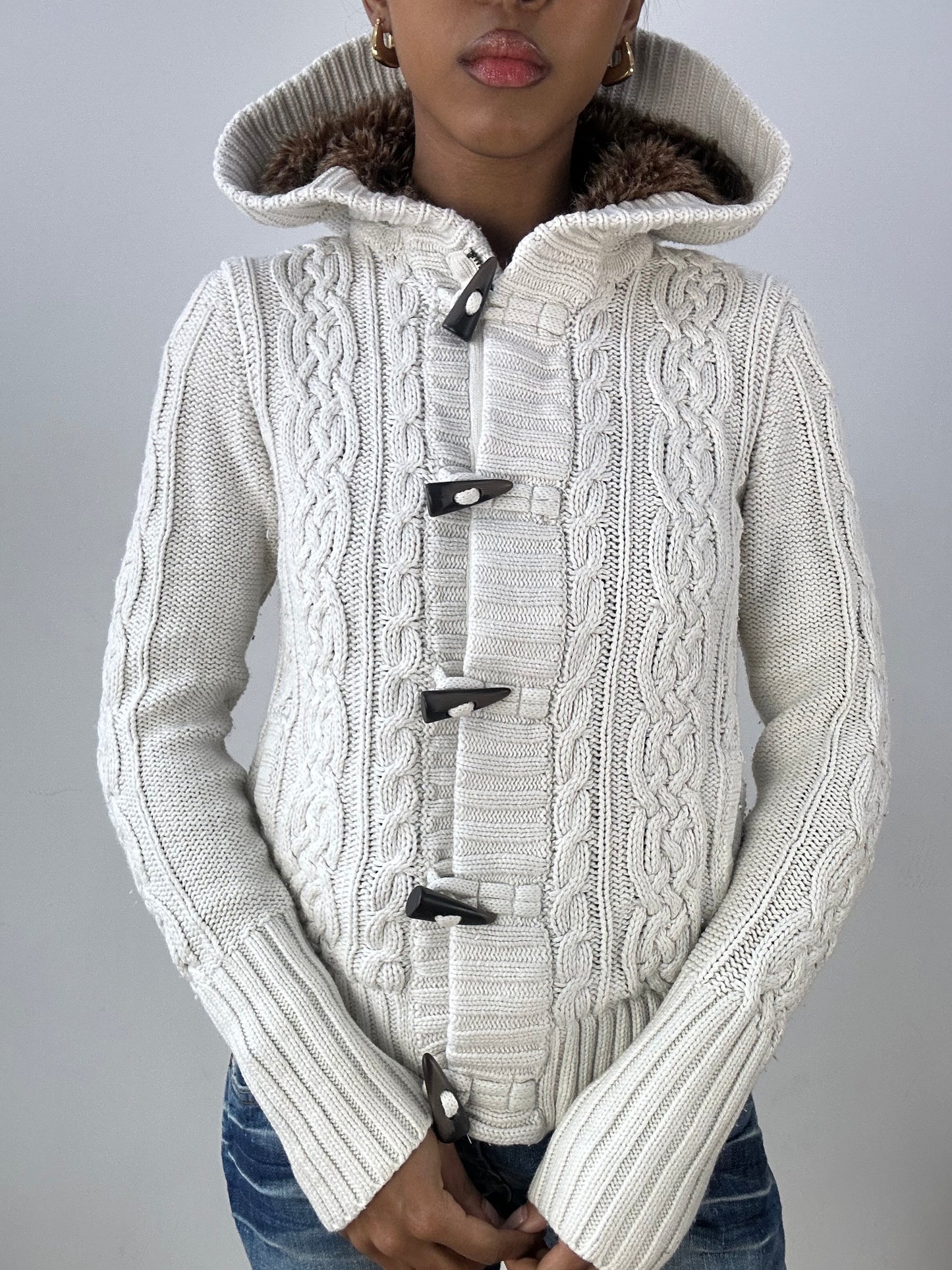 vintage edit fifteen | medium white knit and faux fur pimkie hooded jumper