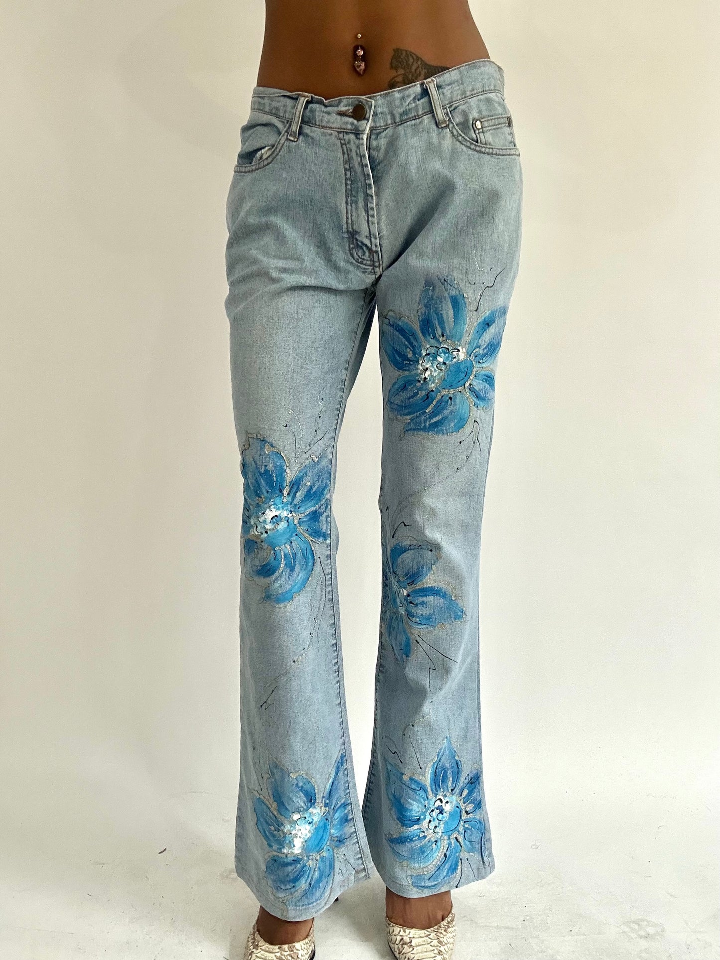 BEST PICKS | small/medium blue floral jeans