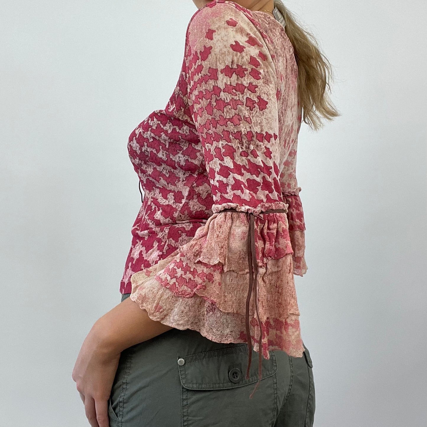 💚 💻 BEST PICKS | small pink patterned mesh top with bow fastening