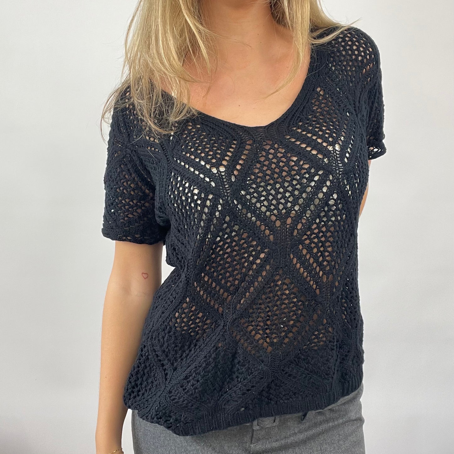 90s MINIMALISM DROP | small black crochet short sleeve jumper