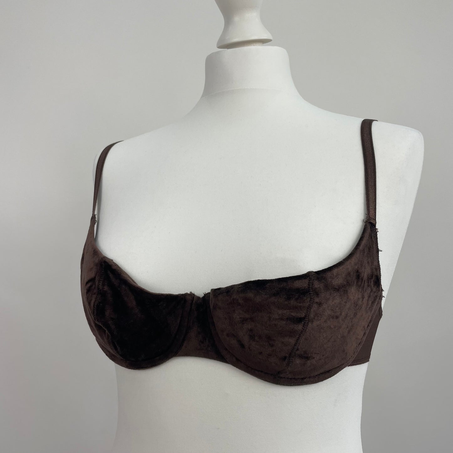 INSTA BADDIE DROP | small brown velvet padded bra