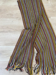 couleur: marron + jaune · article: écharpe · détails: rayures + 💻 + ‼️