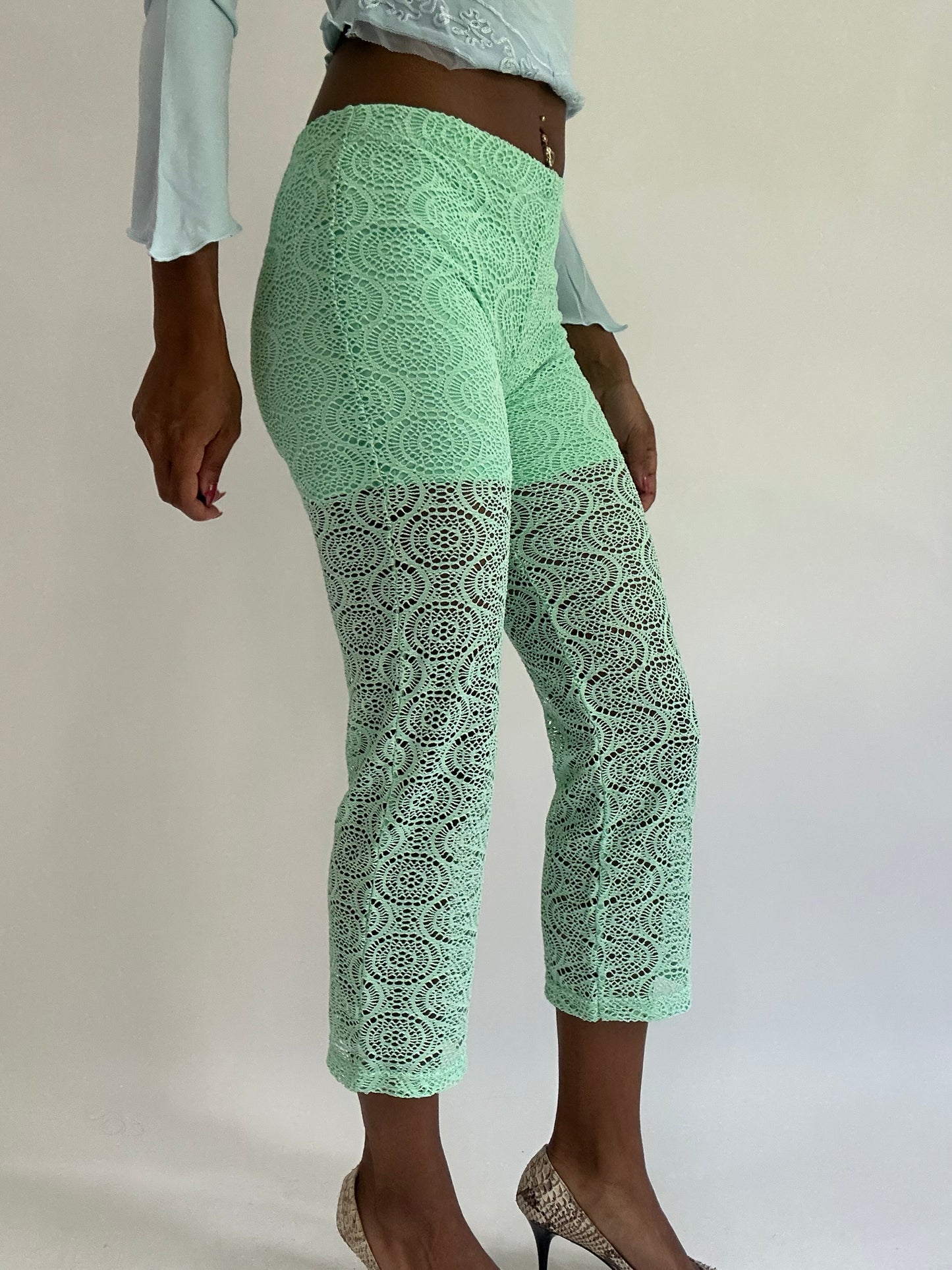 colourmaxxing drop | extra small aqua blue crochet lace capris