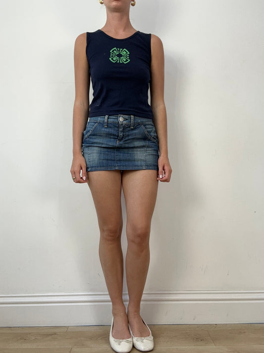 💻🫶‼️ super cute blue top with green graphic detailing