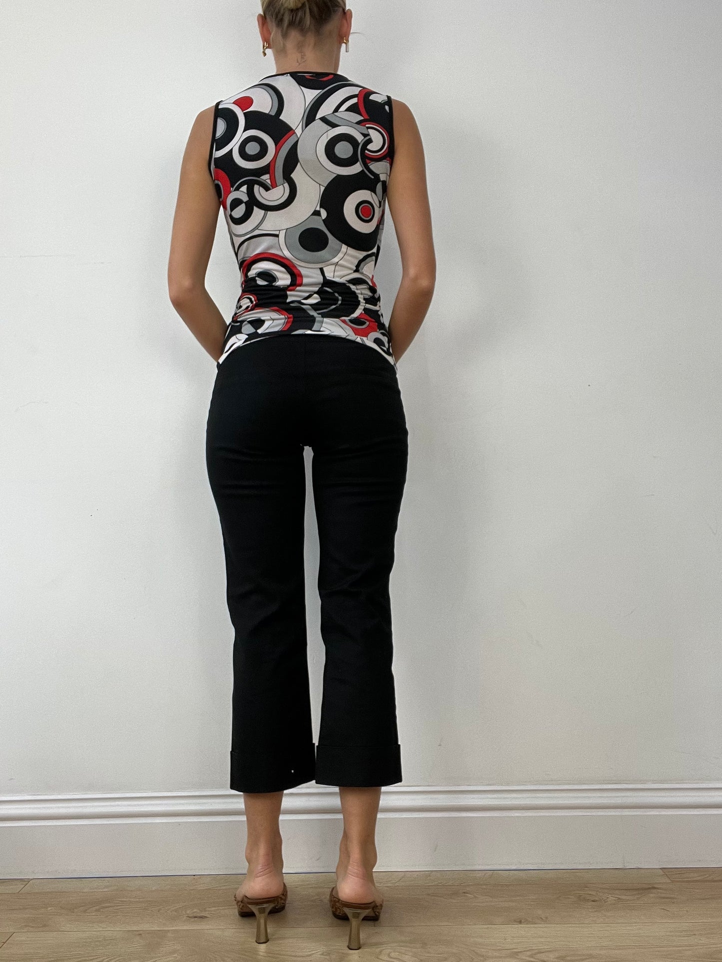 💻 LIBRARIAN CORE | small black and red circle print top