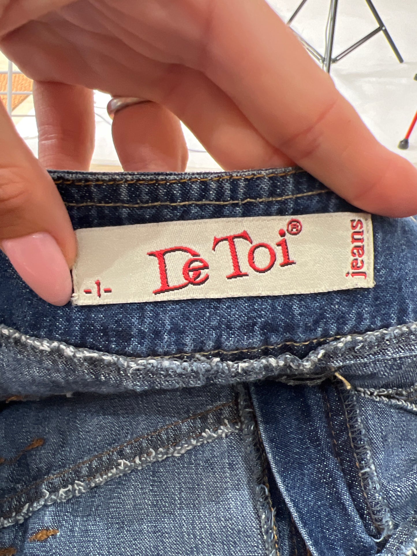 BRITISH SUMMER GIRL DROP | medium blue denim skirt with pleats and pockets