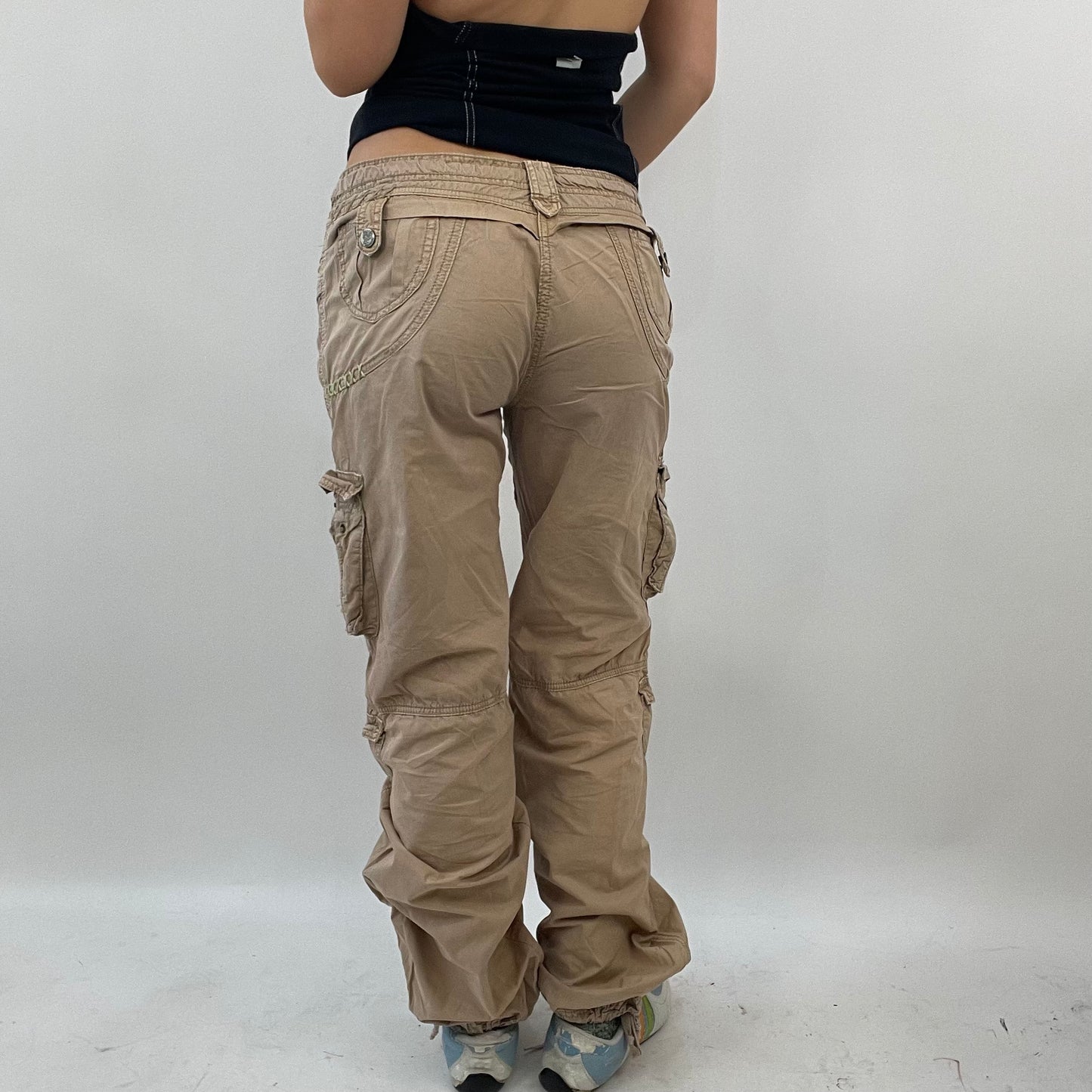 BEST PICKS | small beige cargo trousers with drawstring