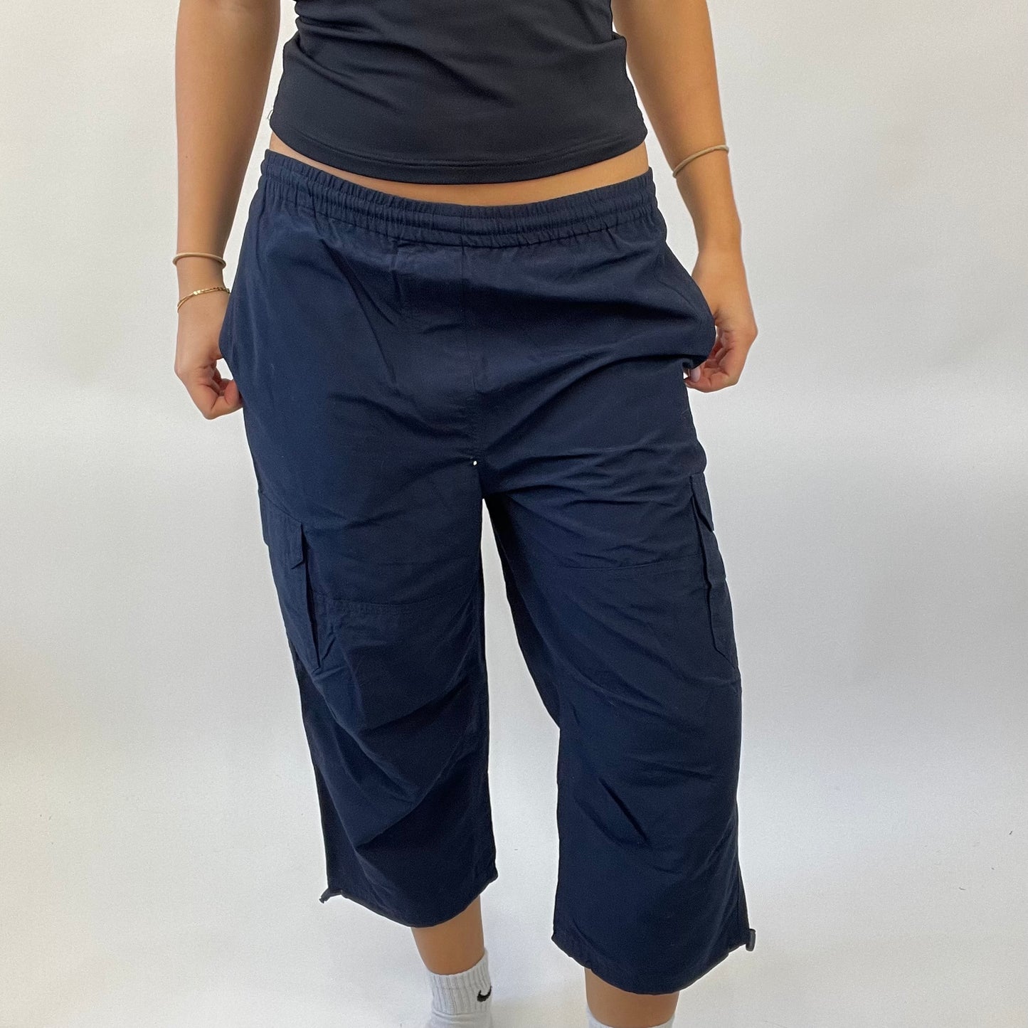 💻 POSH AND BECKS DROP | navy cropped trousers