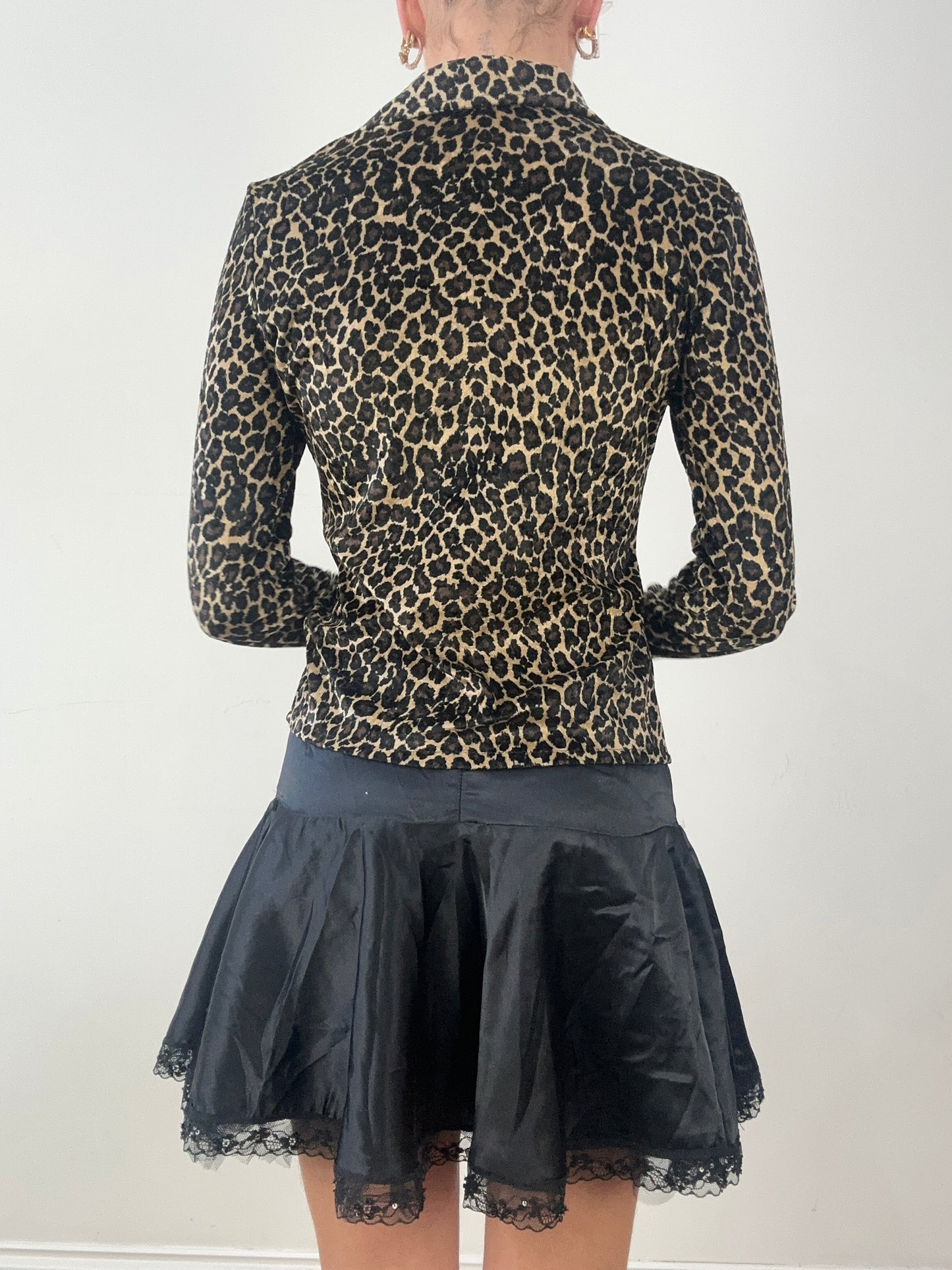 💻HALLOWEEN | medium brown leopard print long sleeved shirt