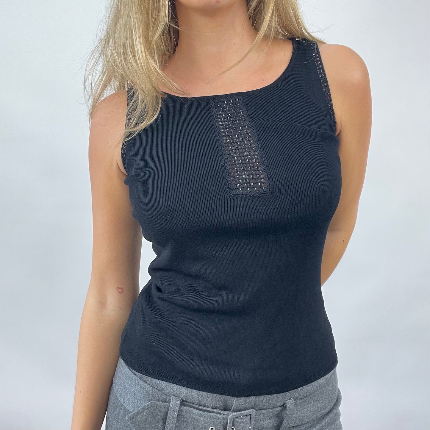 90s MINIMALISM DROP | small black tank top with bead details