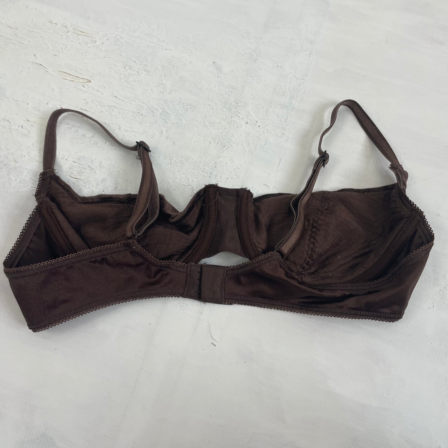 INSTA BADDIE DROP | small brown velvet padded bra