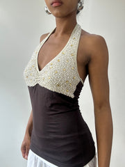 💻💚vintage edit treinta y uno | pequeño top de cuello halter marrón y crema con abalorios