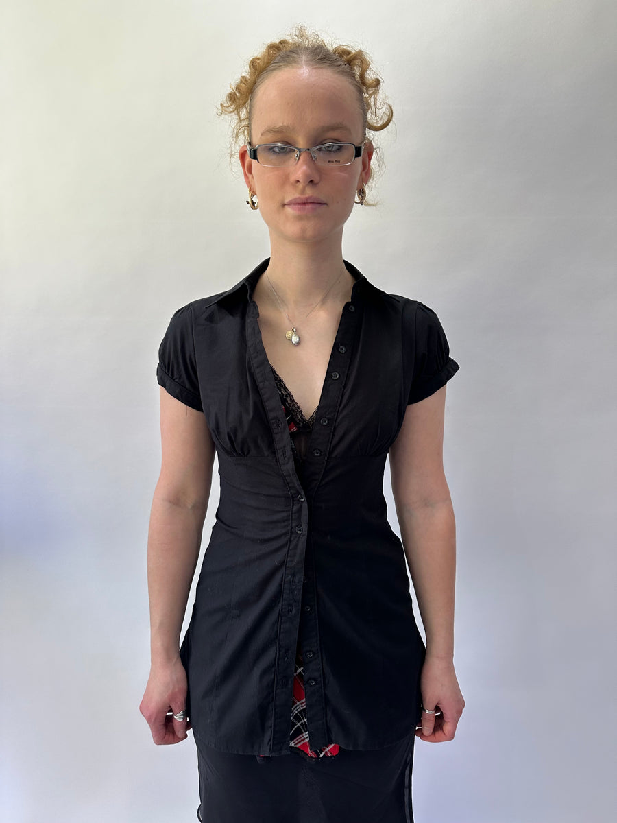 devil wears prada | taille: S/M · couleur: noir · article: chemise · détails: boutonné + manches courtes