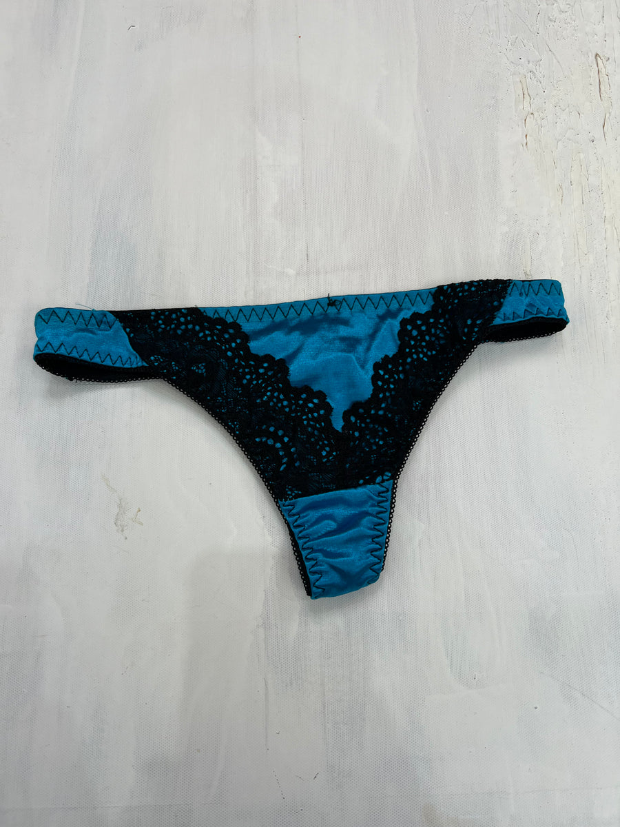 💻BALLETCORE | taille: S · couleur: bleu + noir · matière: dentelle · article: string