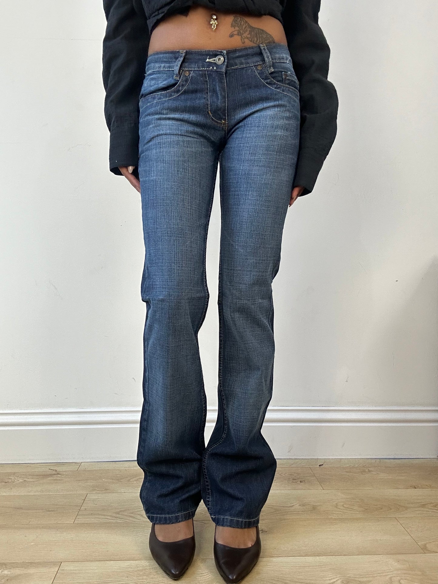 vintage edit fifteen | extra small light blue denim d&g style jeans with logo pocket