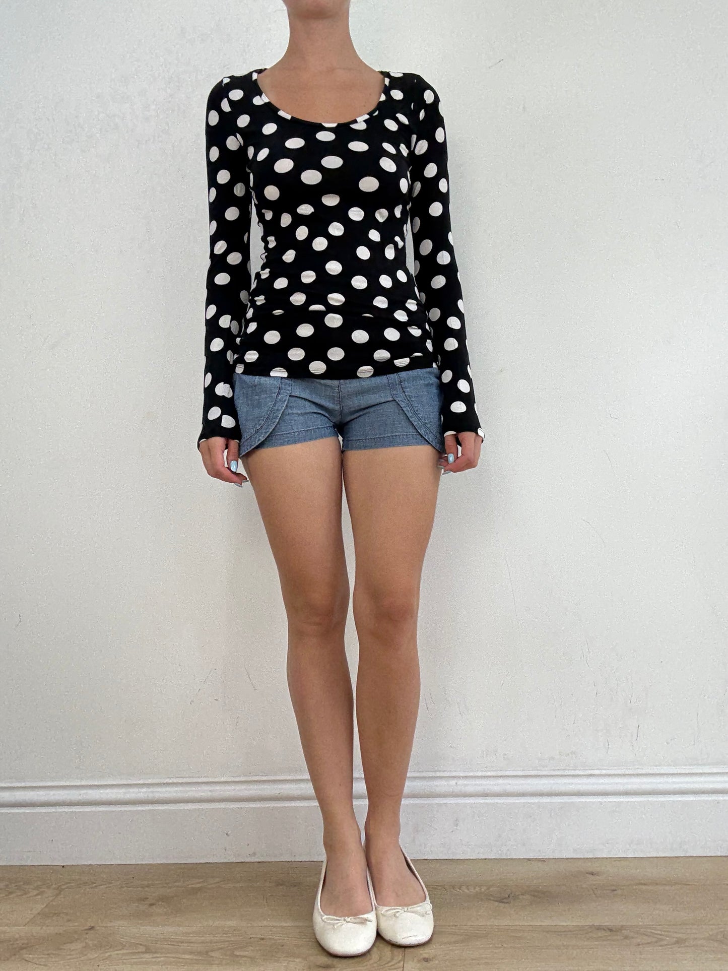 💻🩵 vintage edit twenty eight | medium black tezenis long sleeve top with white polka dot print