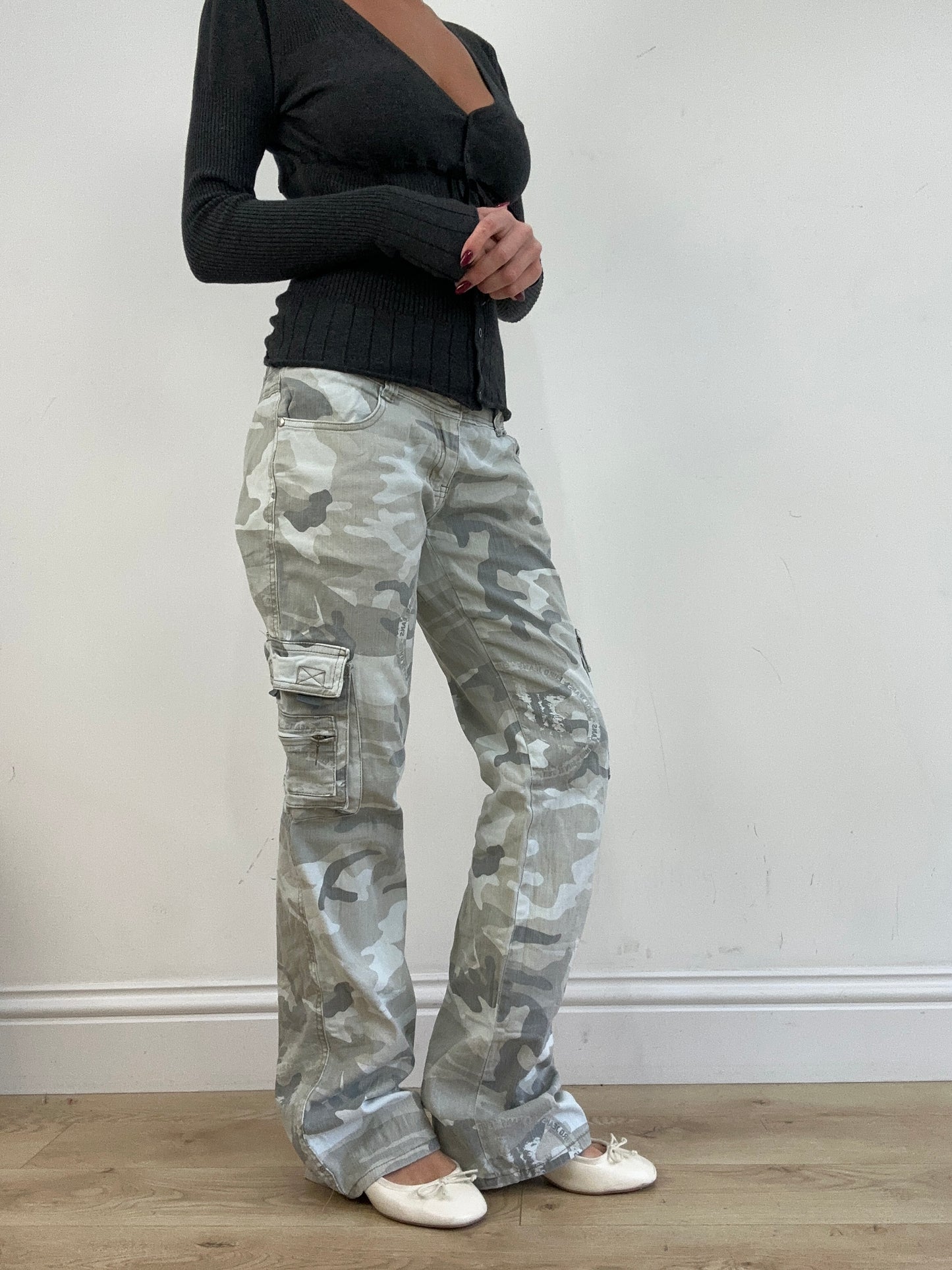 vintage edit thirteen | medium white and grey camo print cargo trousers