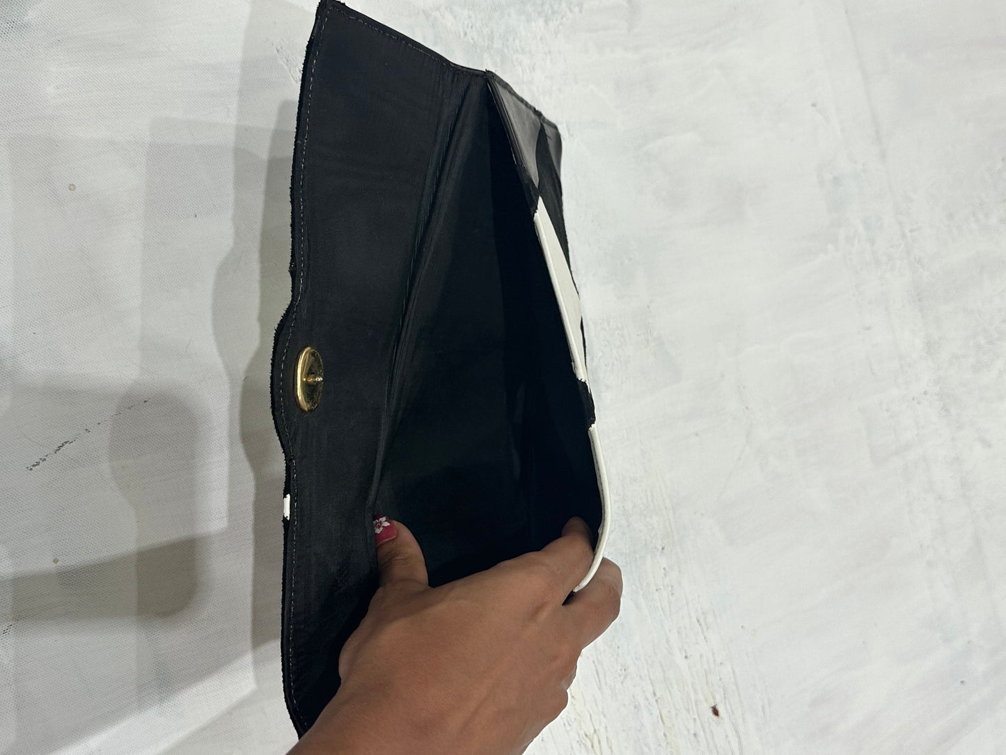 devil wears prada | black and white patterned clutch purse