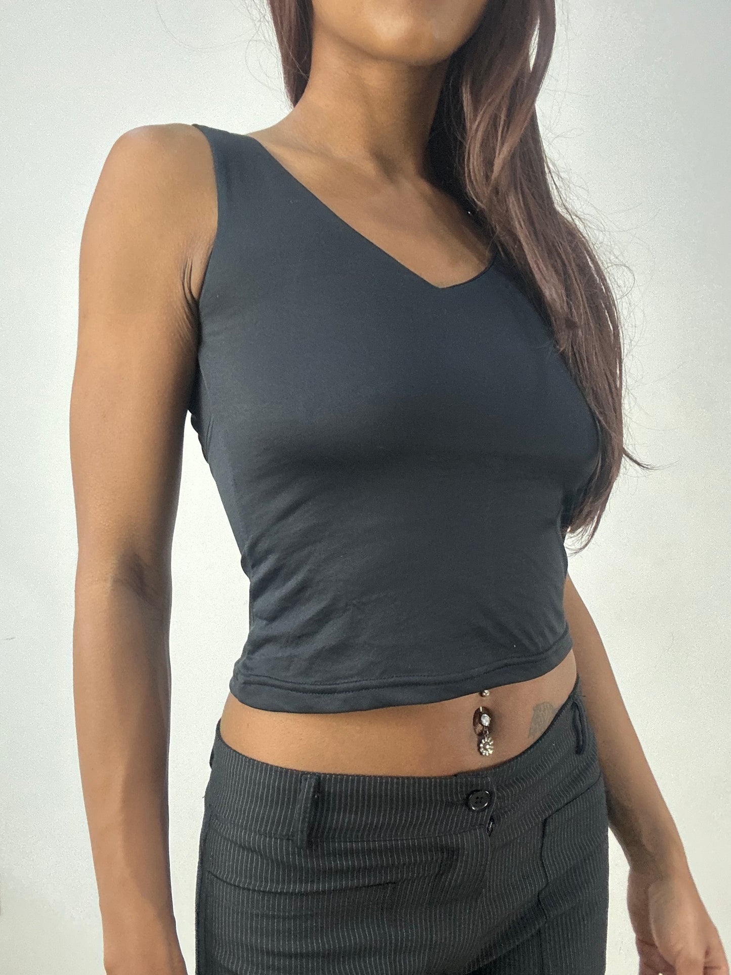 💻‼️ small black vest top with open back detail