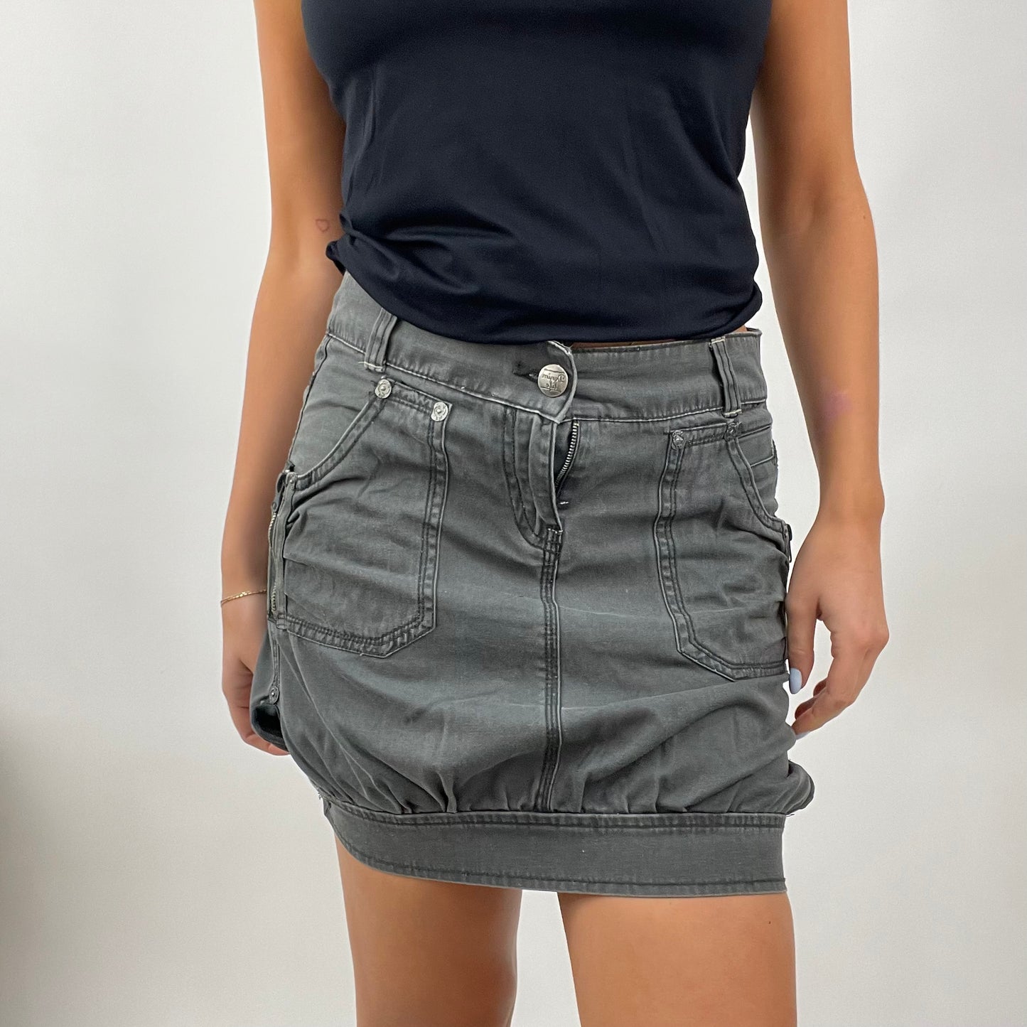 💚 GORPCORE DROP | small dark grey old label bershka denim mini skirt