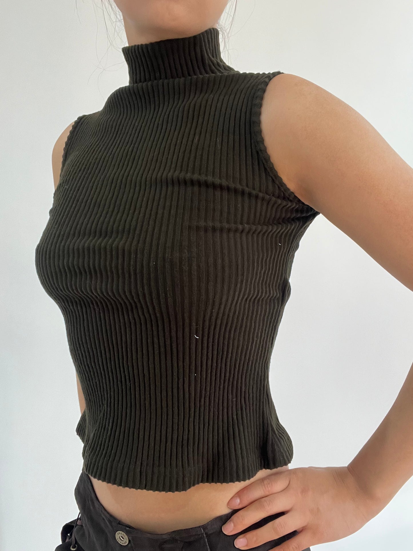 ‼️ | small dark brown sleeveless high neck top