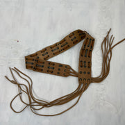 HIPPY CHIC DROP | couleur: marron · matière: daim · article: ceinture · détails: pompons