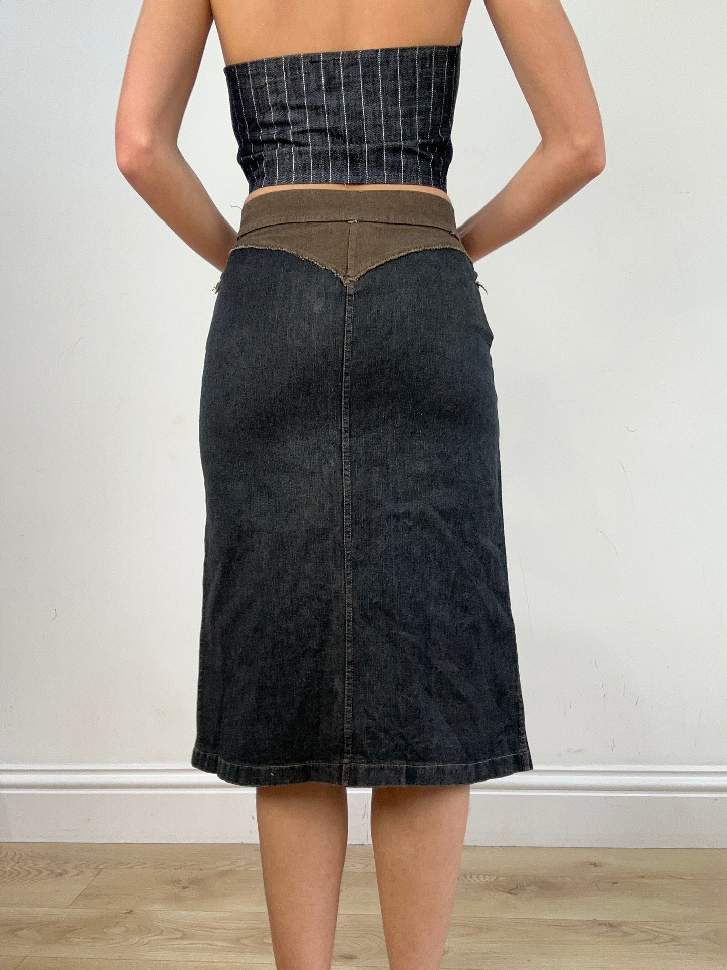 vintage edit seventeen | small dark wash denim midi skirt