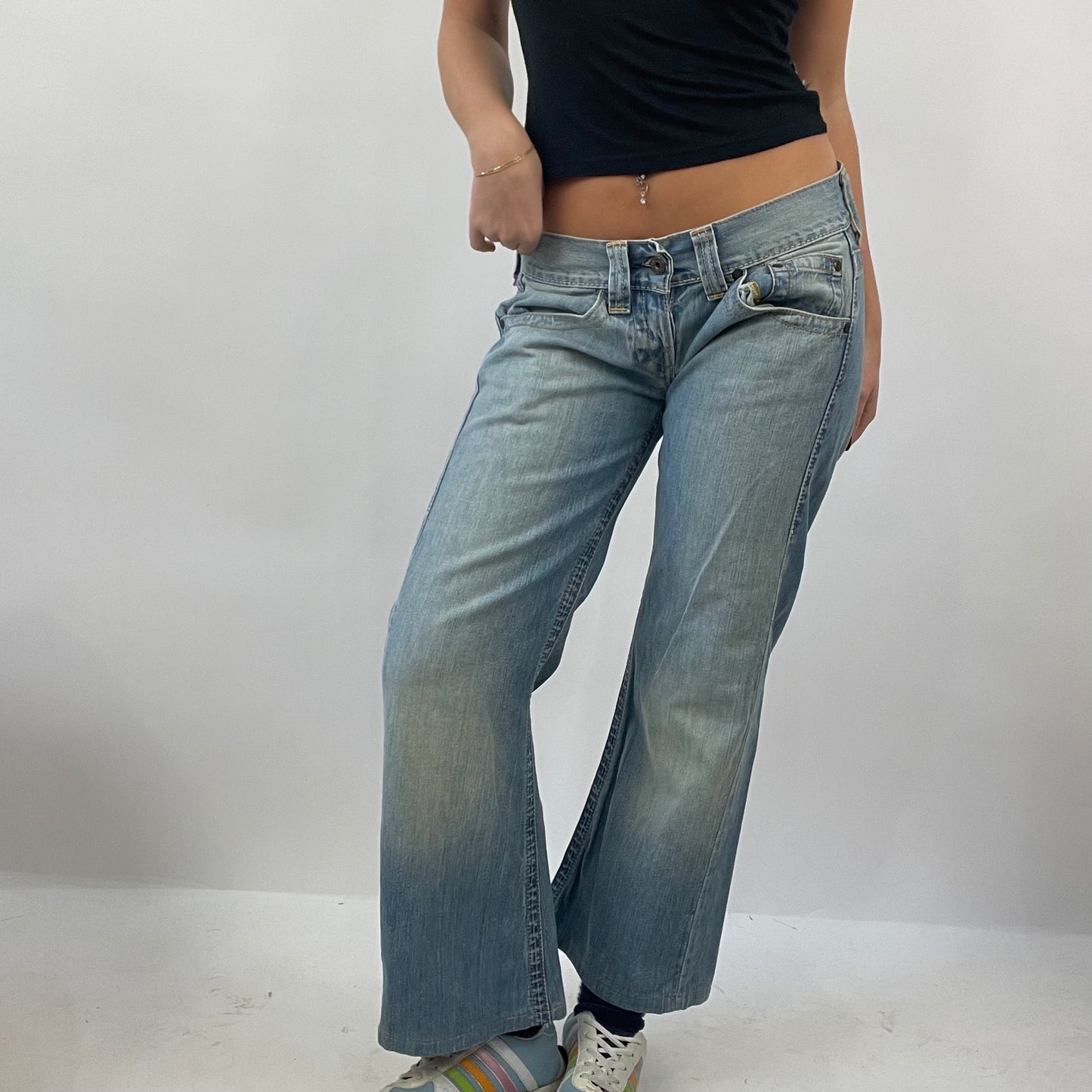 JEANS AND A NICE TOP DROP | small blue replay jeans