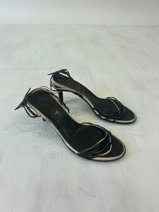 SATC drop | UK 3.5 black and white versace heels