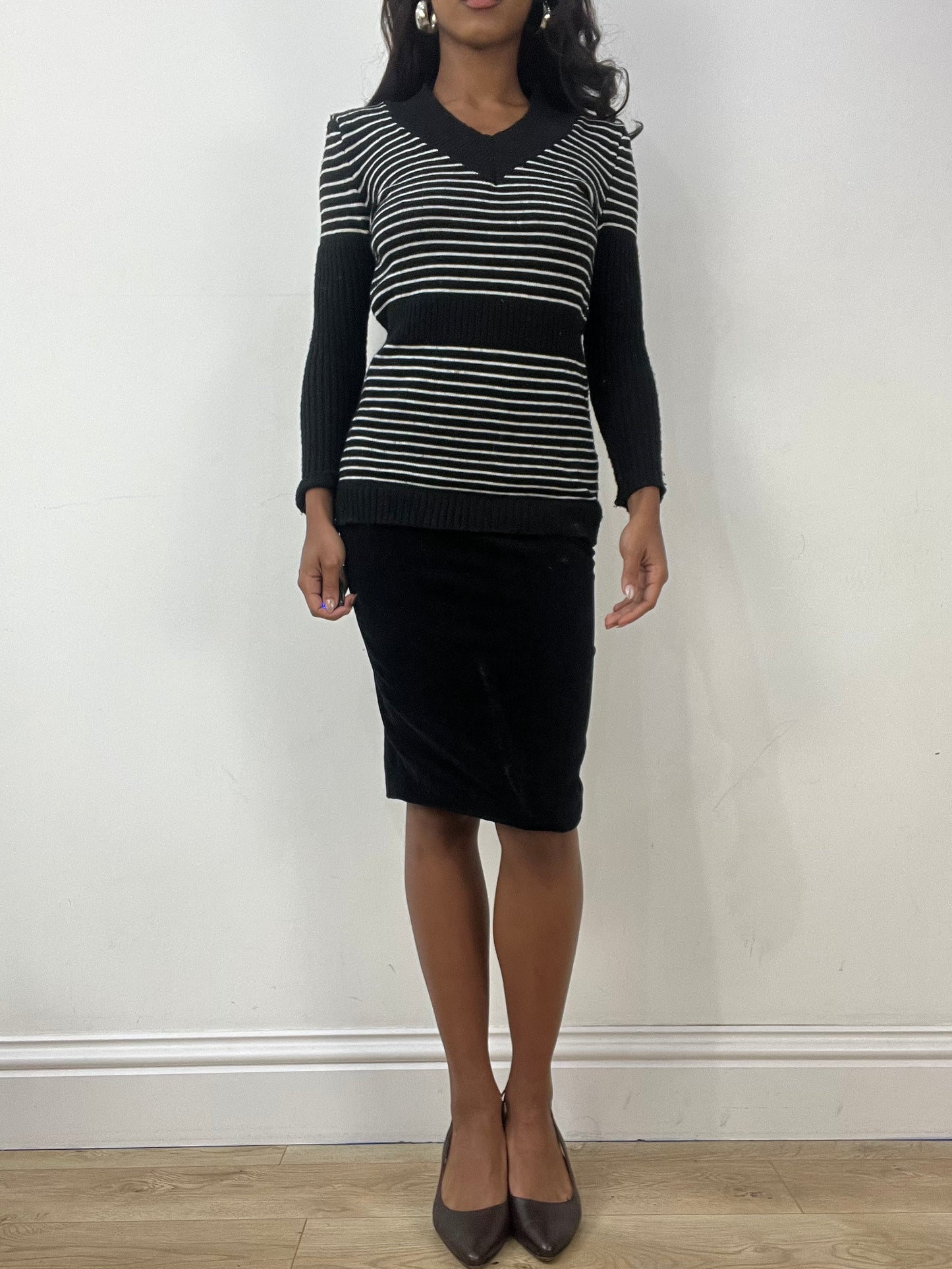 BEST PICKS | small black knit jumper with white stripe print