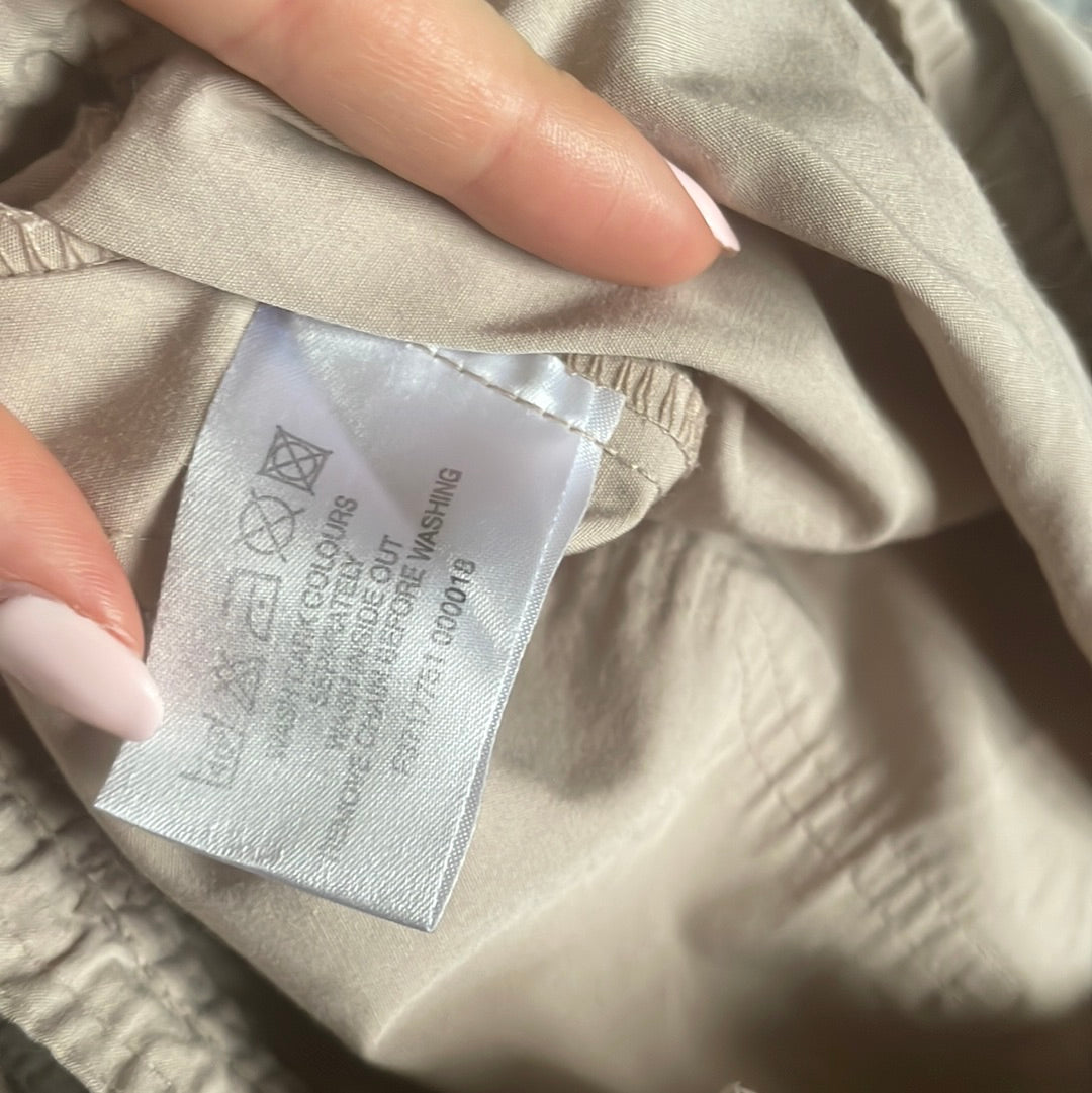 💚 ELEVATED SPORTSWEAR DROP | small beige tie side cargo trousers