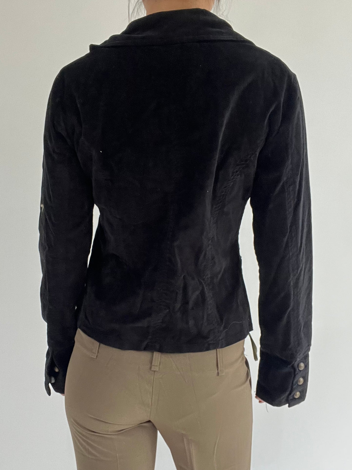 ‼️ | medium black button up top
