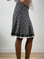 Vintage edit: halloween | pequeña falda midi en blanco y negro con estampado circular