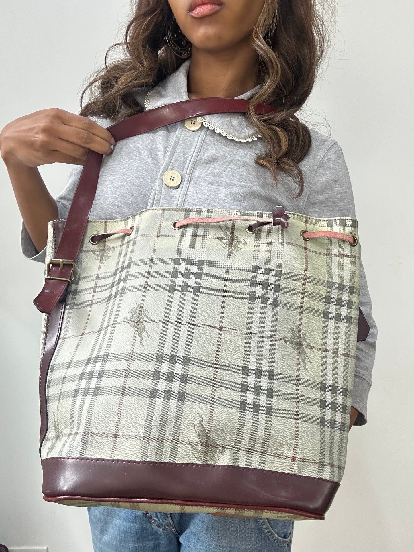 vintage edit: fashion week | cream and brown burberry monogram bag