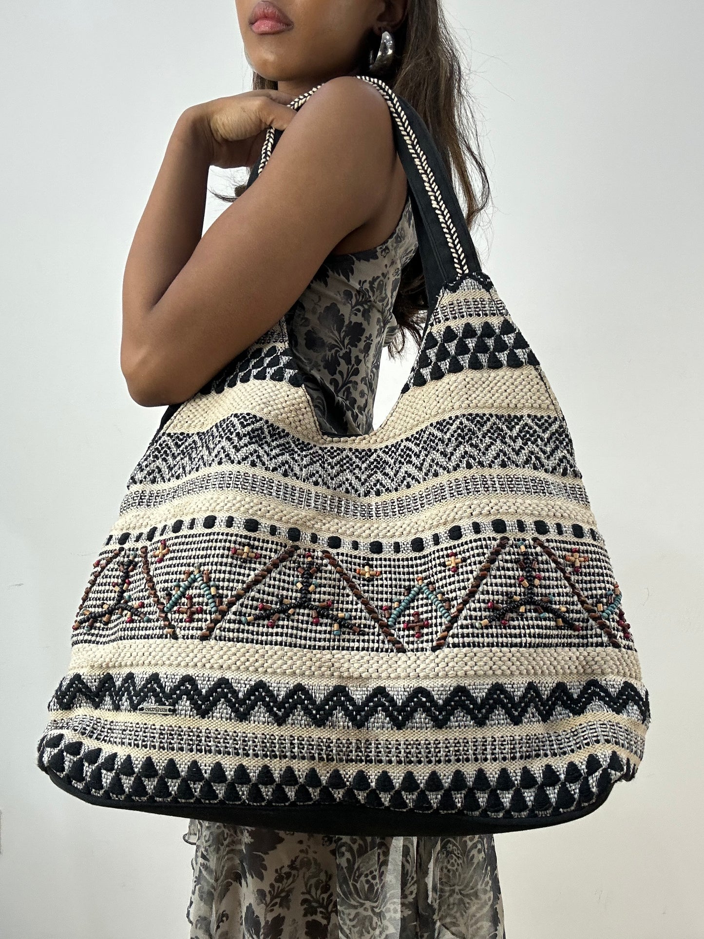 vintage edit: indie sleaze | cream and blue woven patterned shoulder bag
