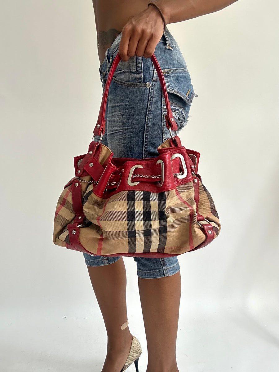 summermaxxing drop | red novacheck burberry حقيبة اليد