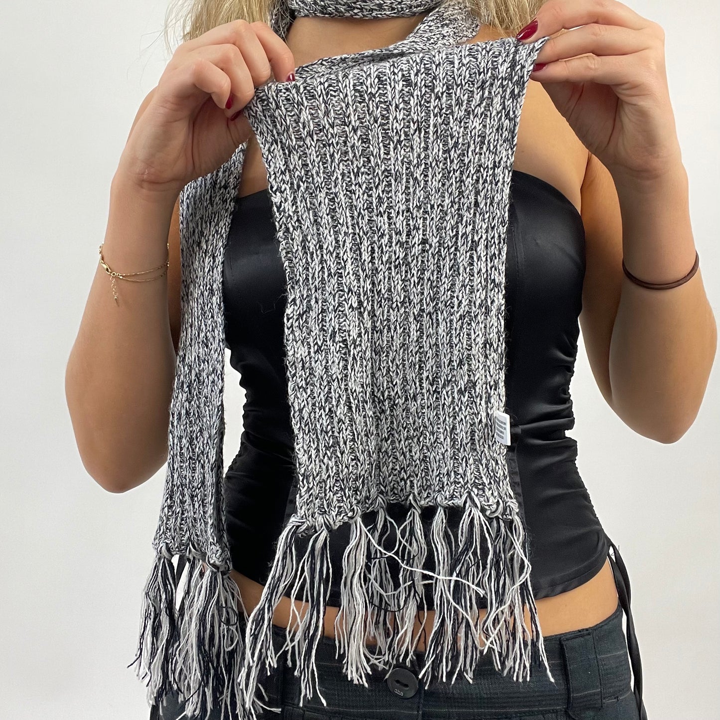 CORPCORE DROP | black and white knitted scarf