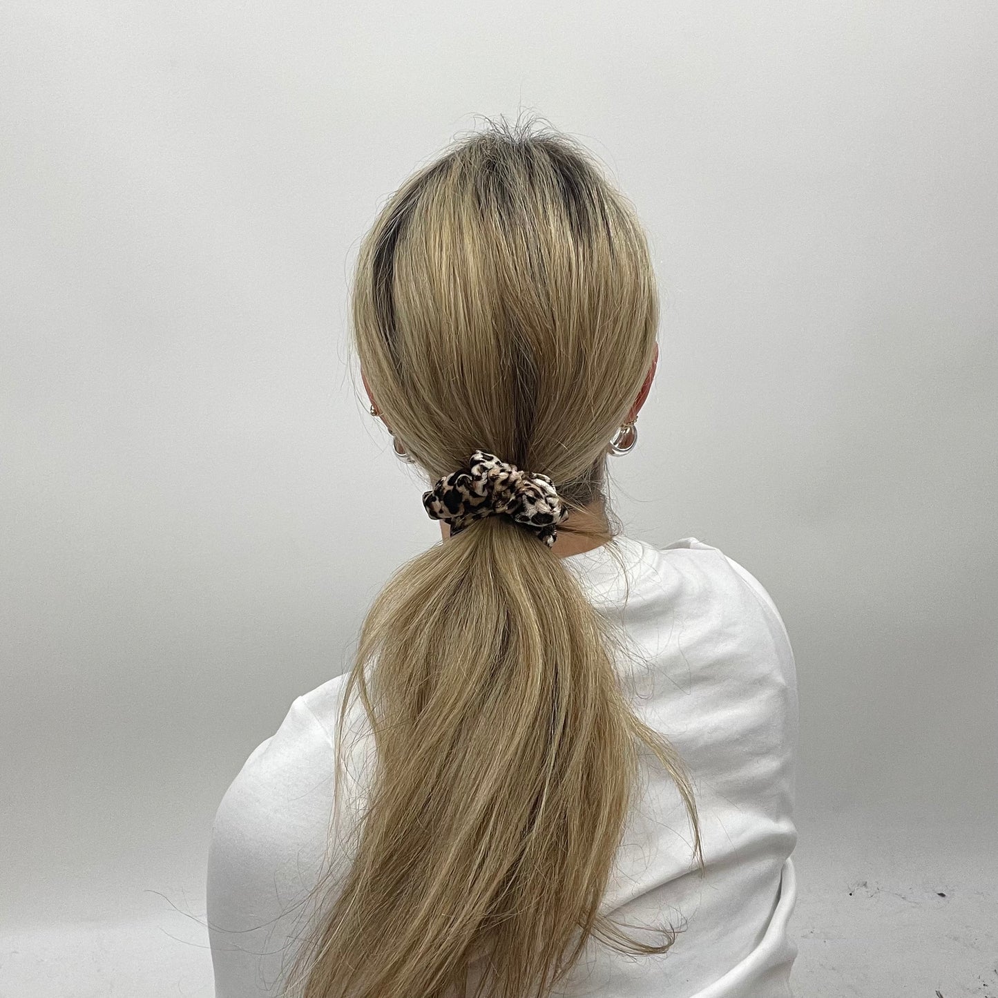 💻⭐️ | cheetah print velvet scrunchie in small print