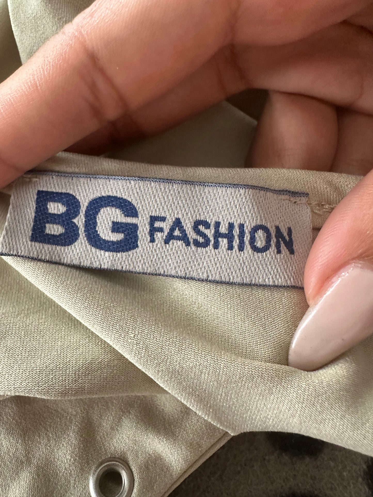 summermaxxing drop | small beige halterneck top