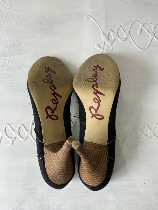 LFW edit | UK6 navy blue replay open toe heels with logo detail