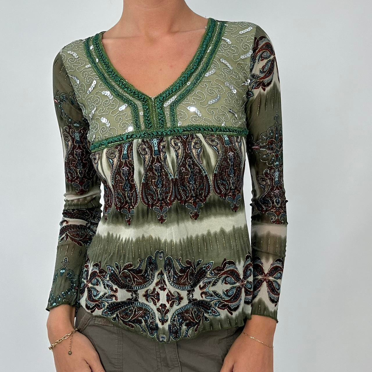 💻 EARTHY GRUNGE DROP | small green long sleeved top with paisley print