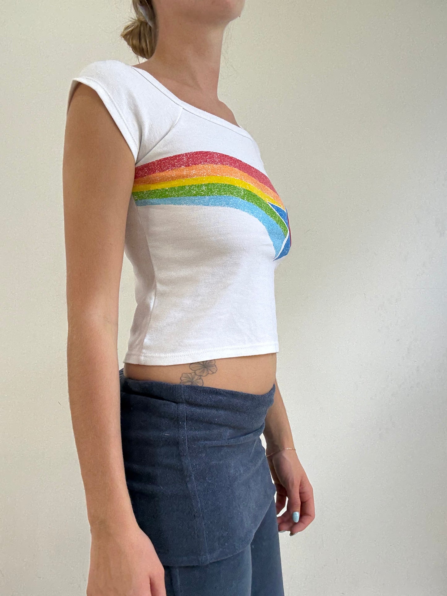 💻‼️ white baby tee with rainbow and star print