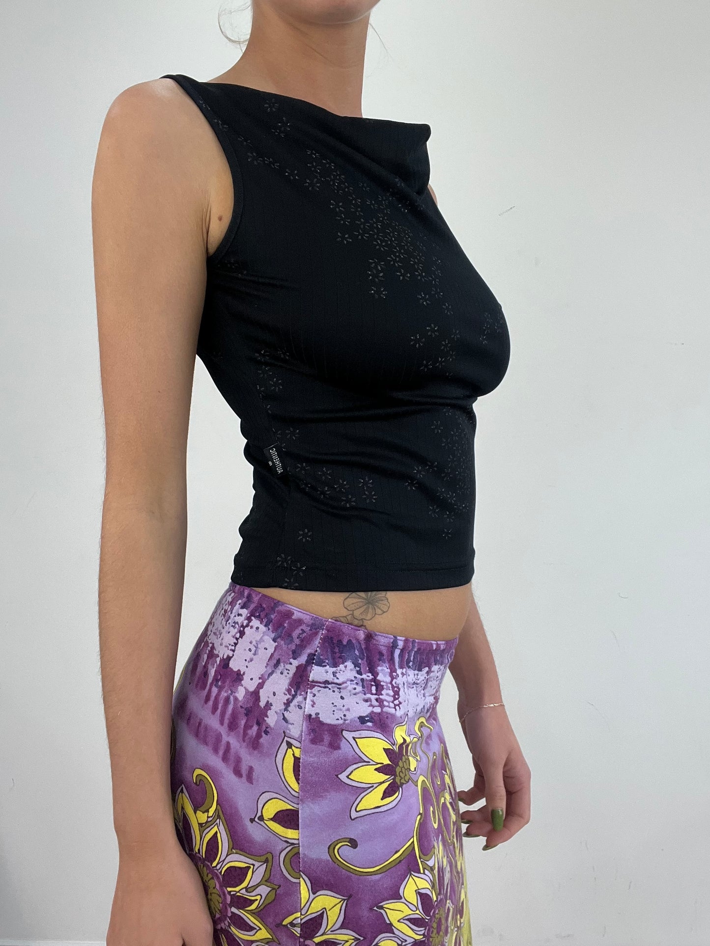 vintage edit nineteen | small black scoop back top with floral print