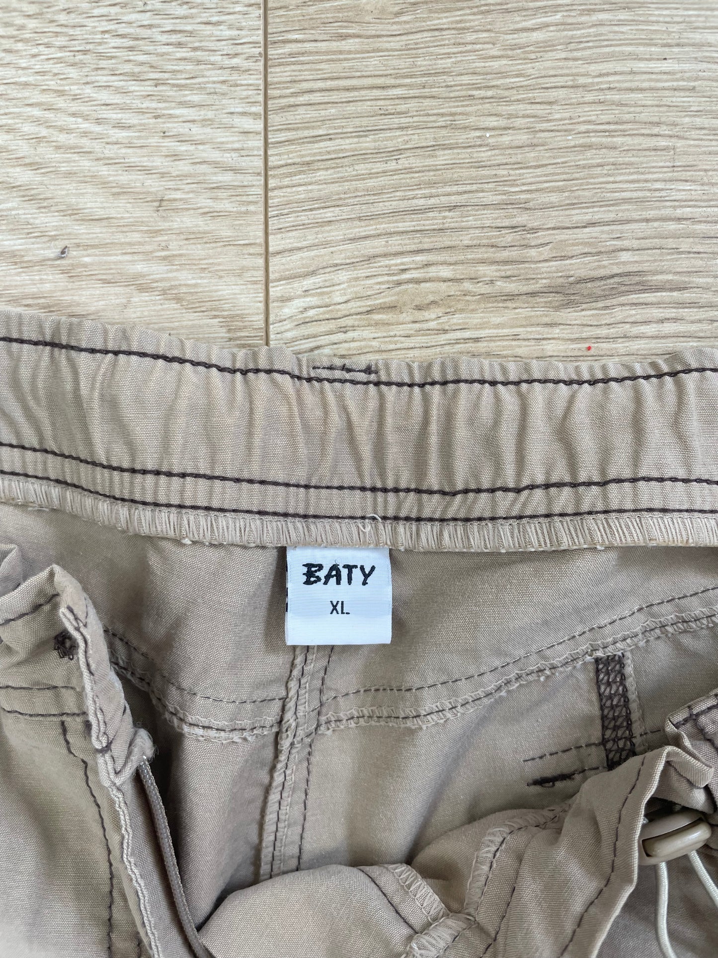 VINTAGE PICKS | medium tan low waisted cargo trousers
