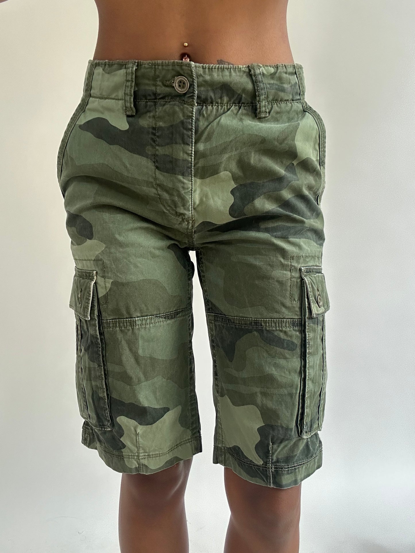 BEST PICKS | extra small green old gap camo cropped cargos